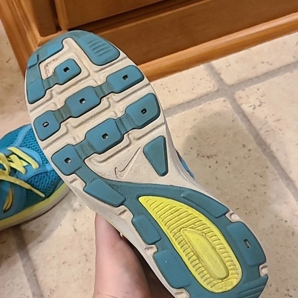 Nike Women's Dual Fusion Lite Platinum Turquoise Sneakers 599560-403 Size 8.5